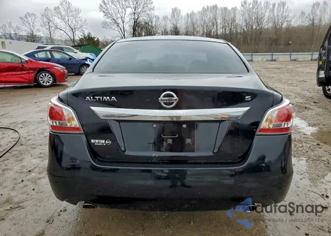 2015 Nissan Altima 2.5 z USA, uszkodzony, nr VIN 1N4AL3AP0FN383819